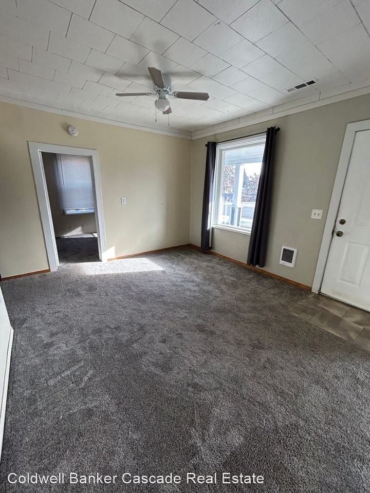 311 E Court St - Photo 3 of 16