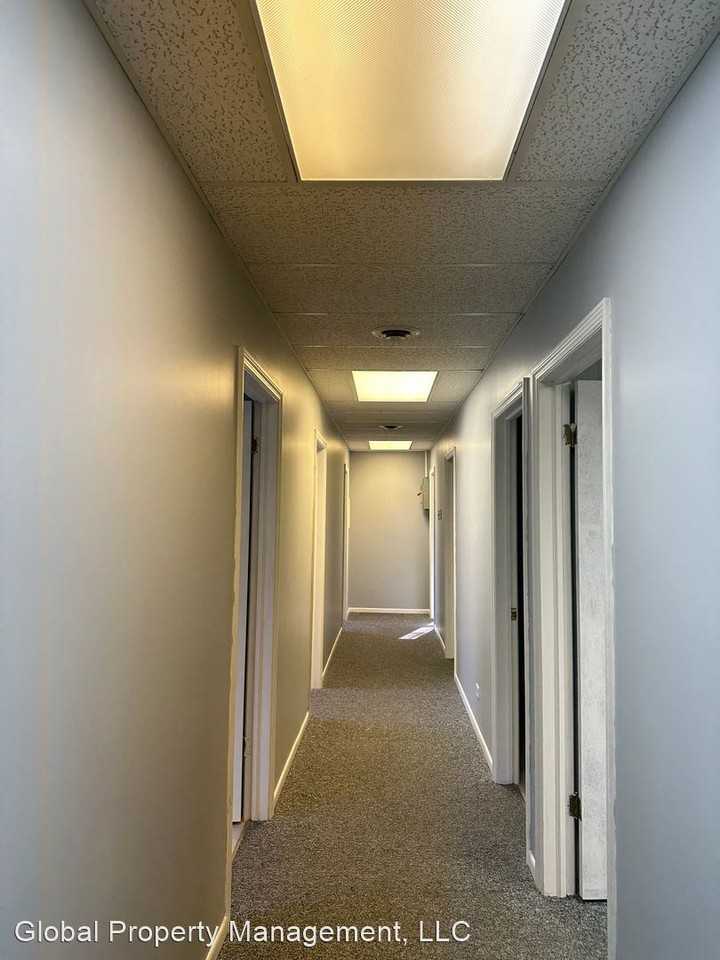 HERITAGE PROFFESIONAL OFFICES FOR RENT IN ANTIOCH, IL - Photo 2 of 6