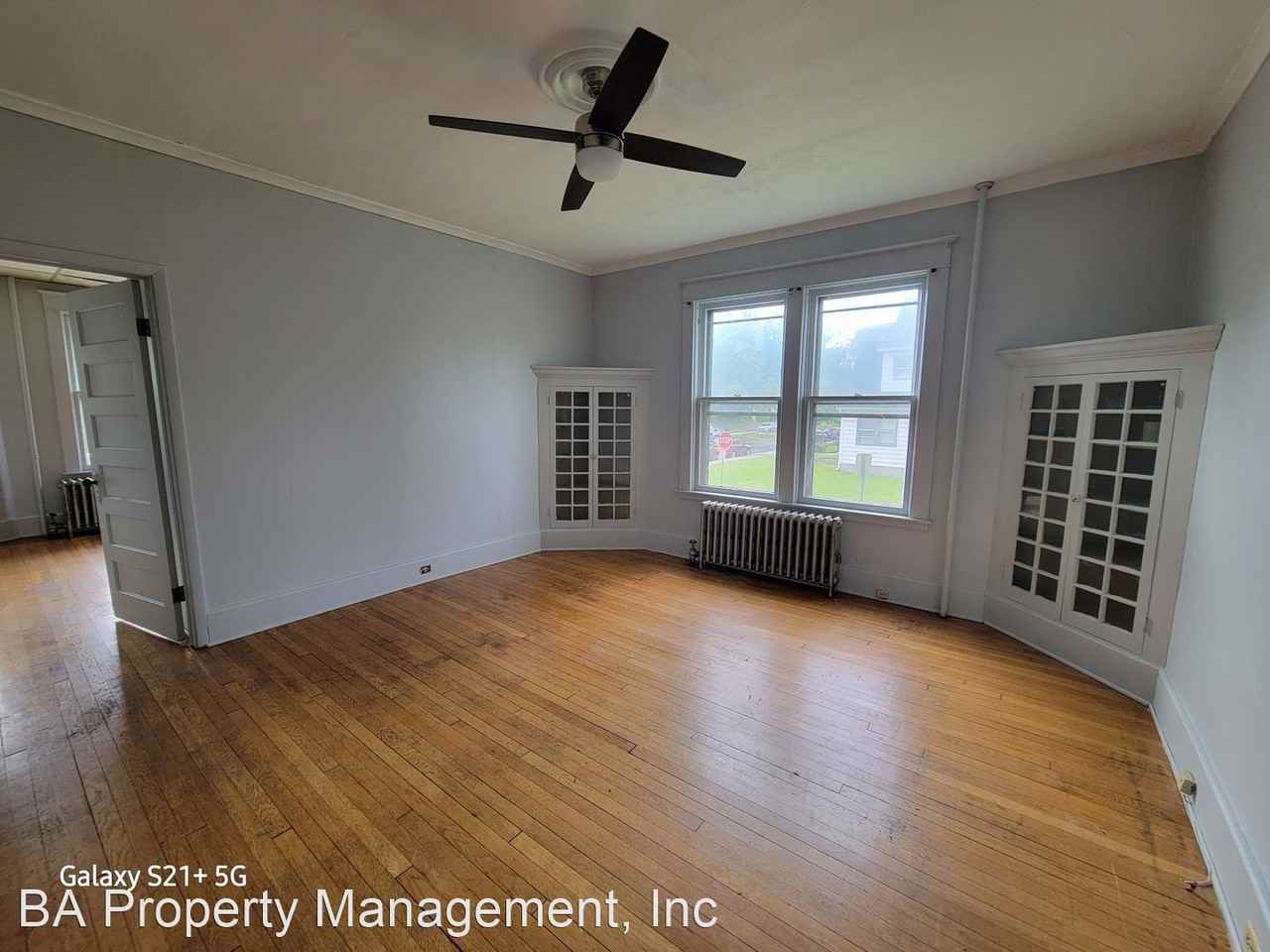 1305 Parkwood - Photo 2 of 8