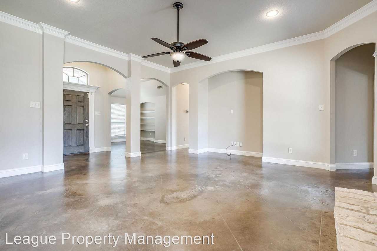 121 Muirfield Dr - Photo 3 of 12