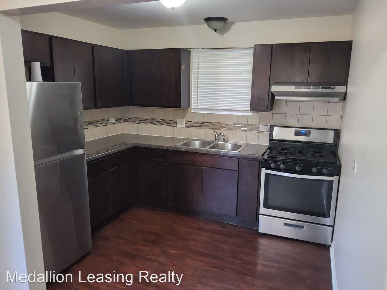 9315 S Merrill Ave - Photo 3 of 29