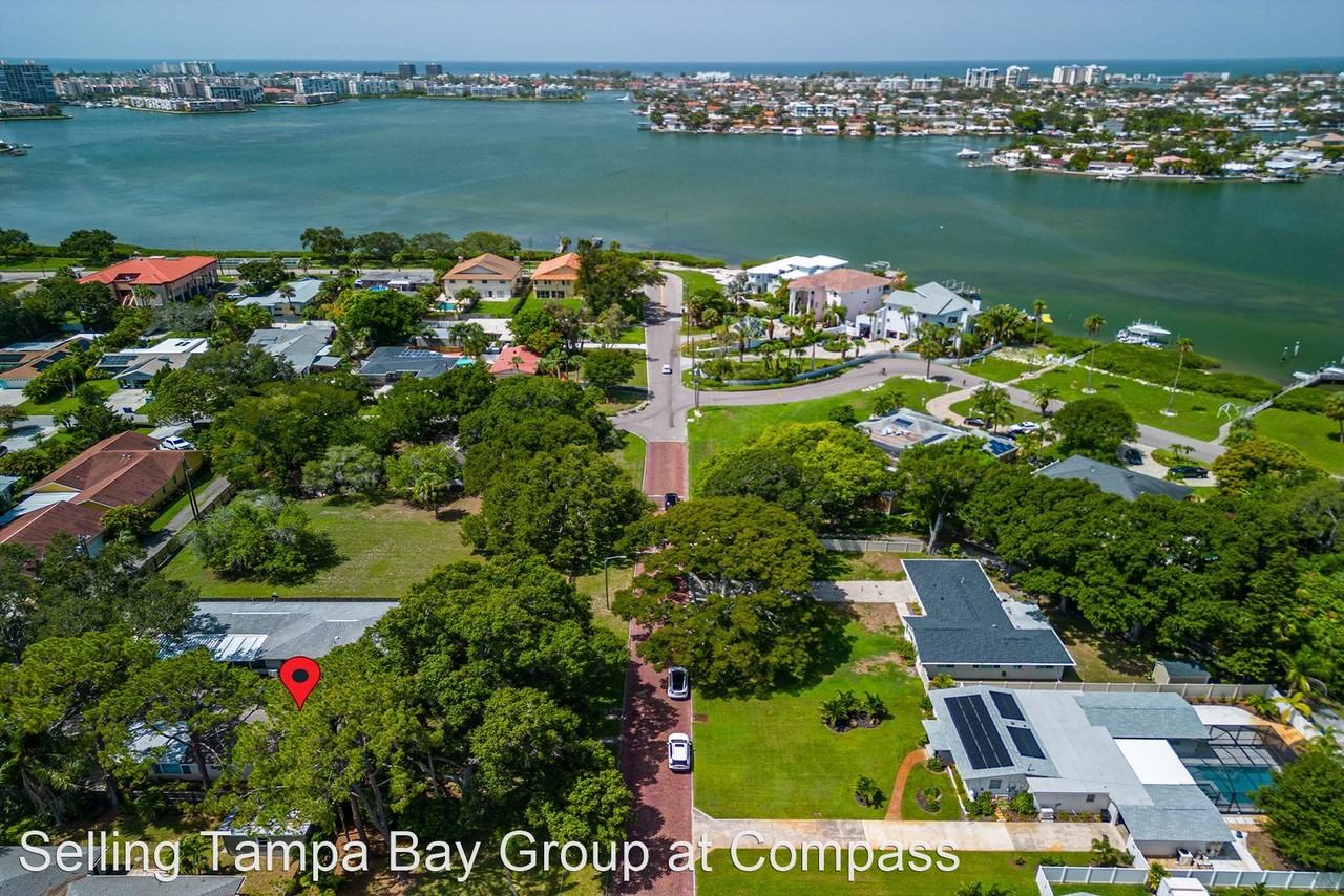 662 Villagrande Ave S - Photo 2 of 50