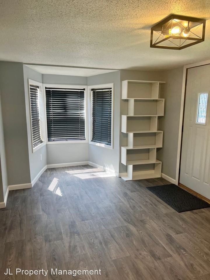 124 S Williams Ave - Photo 3 of 14