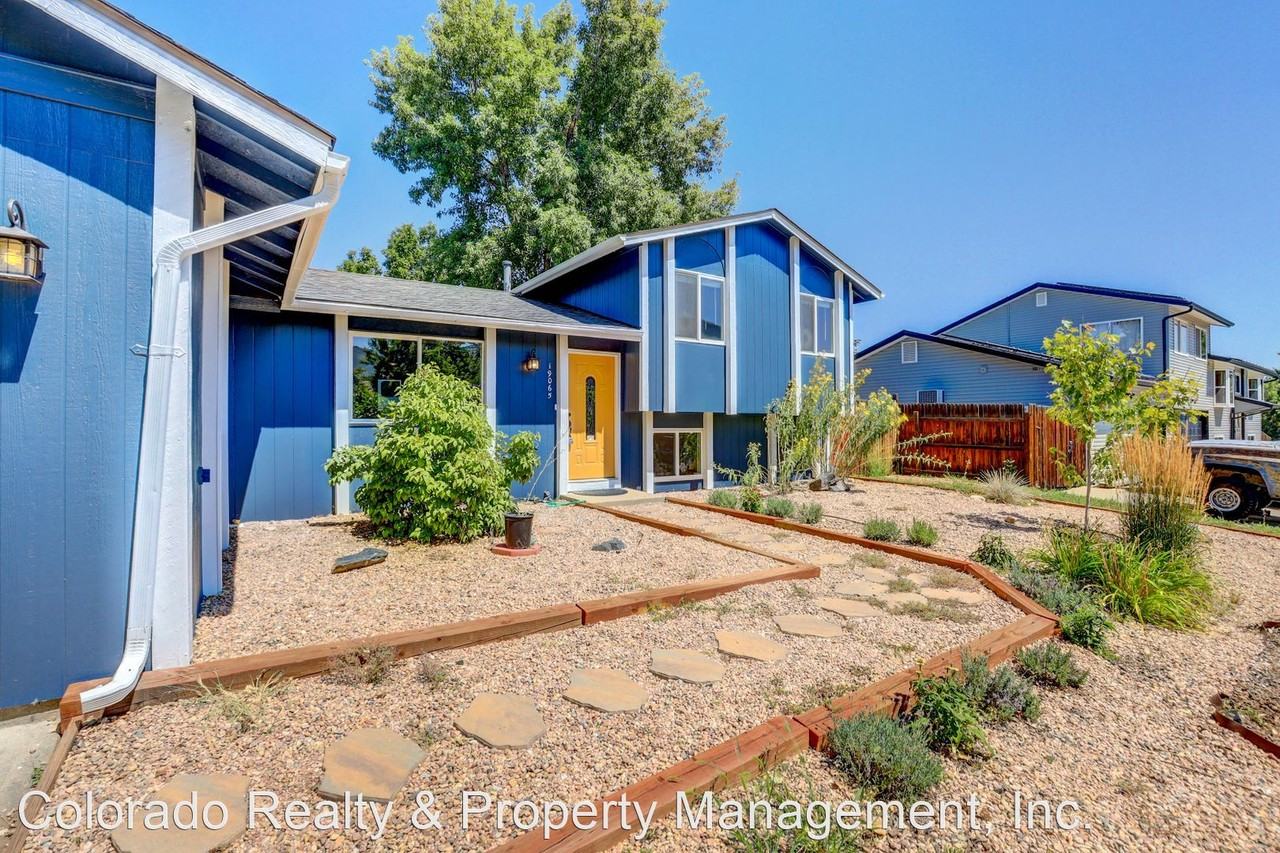 19065 W 59th Dr - Photo 2 of 44