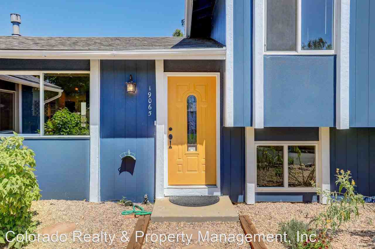 19065 W 59th Dr - Photo 3 of 44