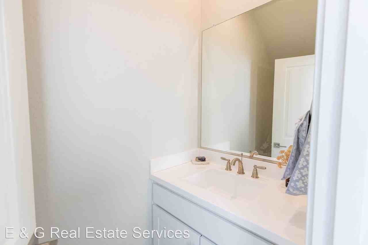 3709 E Flower St - Photo 3 of 18