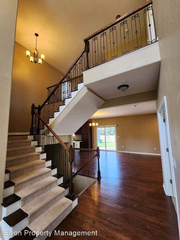 4416 27th St - Photo 2 of 38