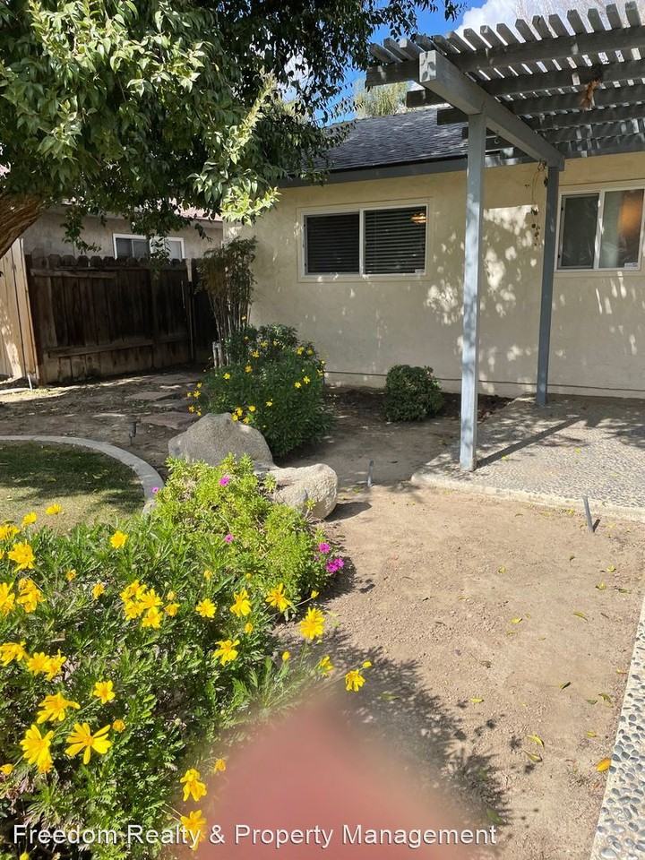 7200 Cedarcrest Ave - Photo 2 of 5