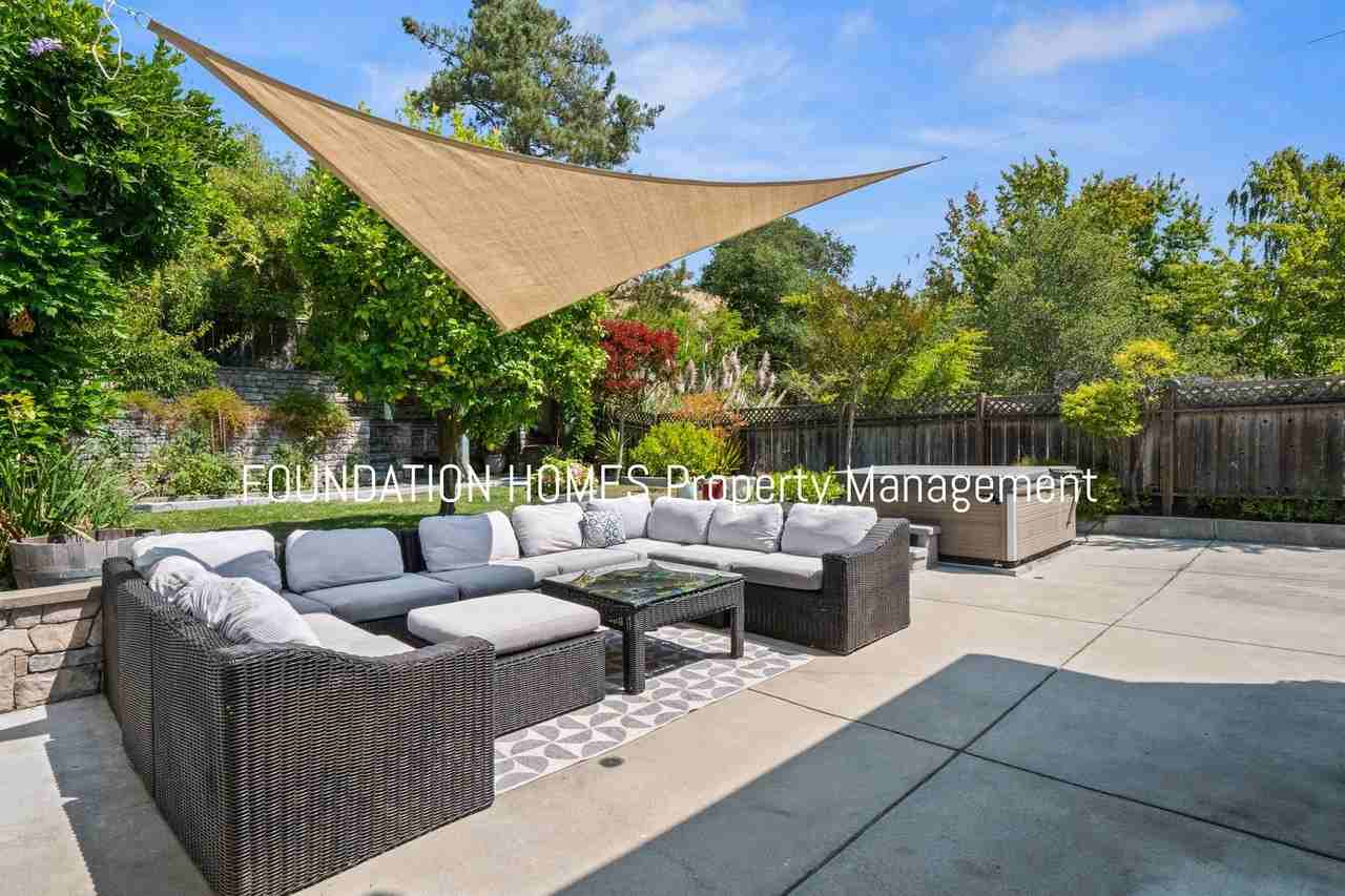 301 Karen Way - Photo 3 of 18