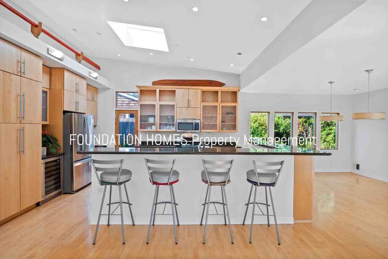 301 Karen Way - Photo 2 of 18