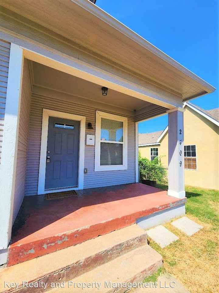 2409 Nw 18th St - Photo 3 of 39