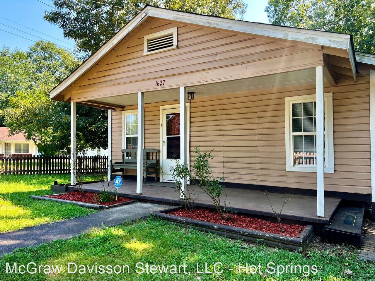 1627 Willow St - Photo 2 of 41