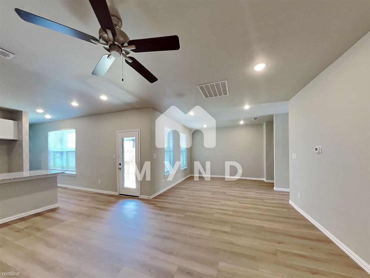 444 Willow Xing E - Photo 3 of 25