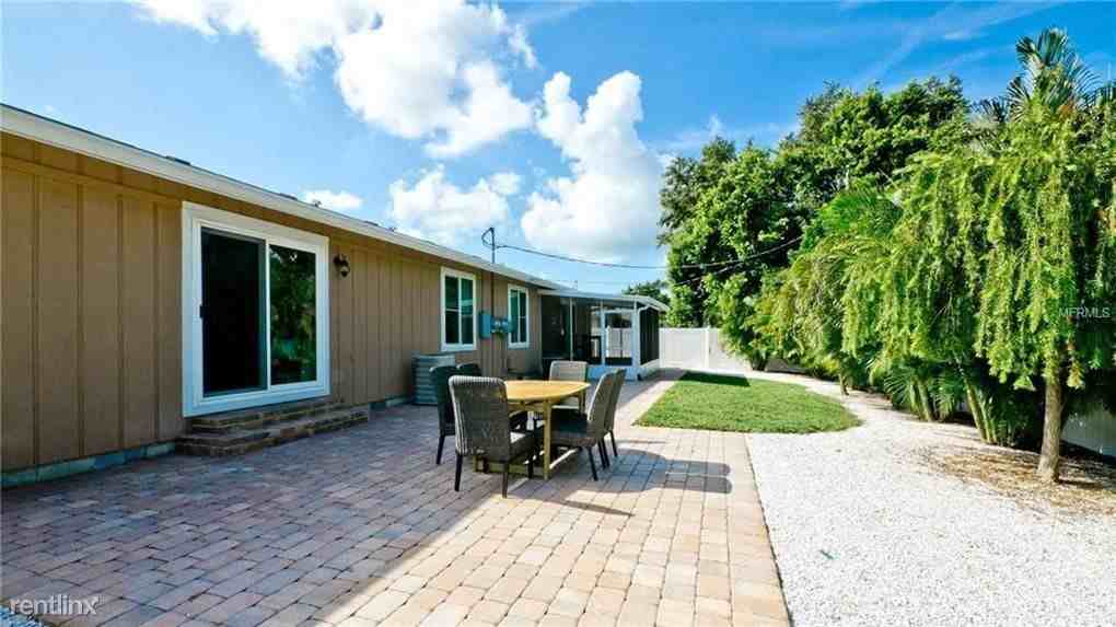 4522 86th St W - Photo 3 of 33