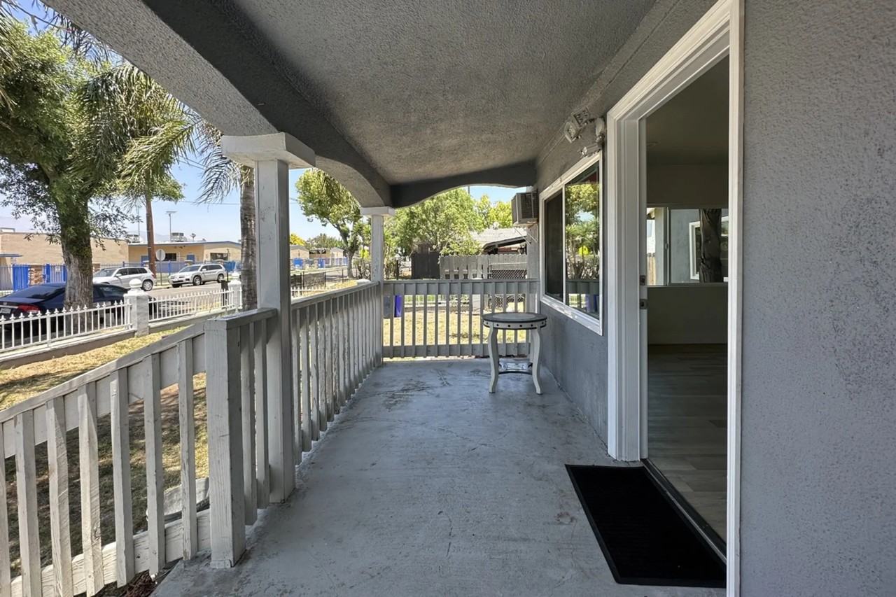 139 N Palm Ave - Photo 2 of 27