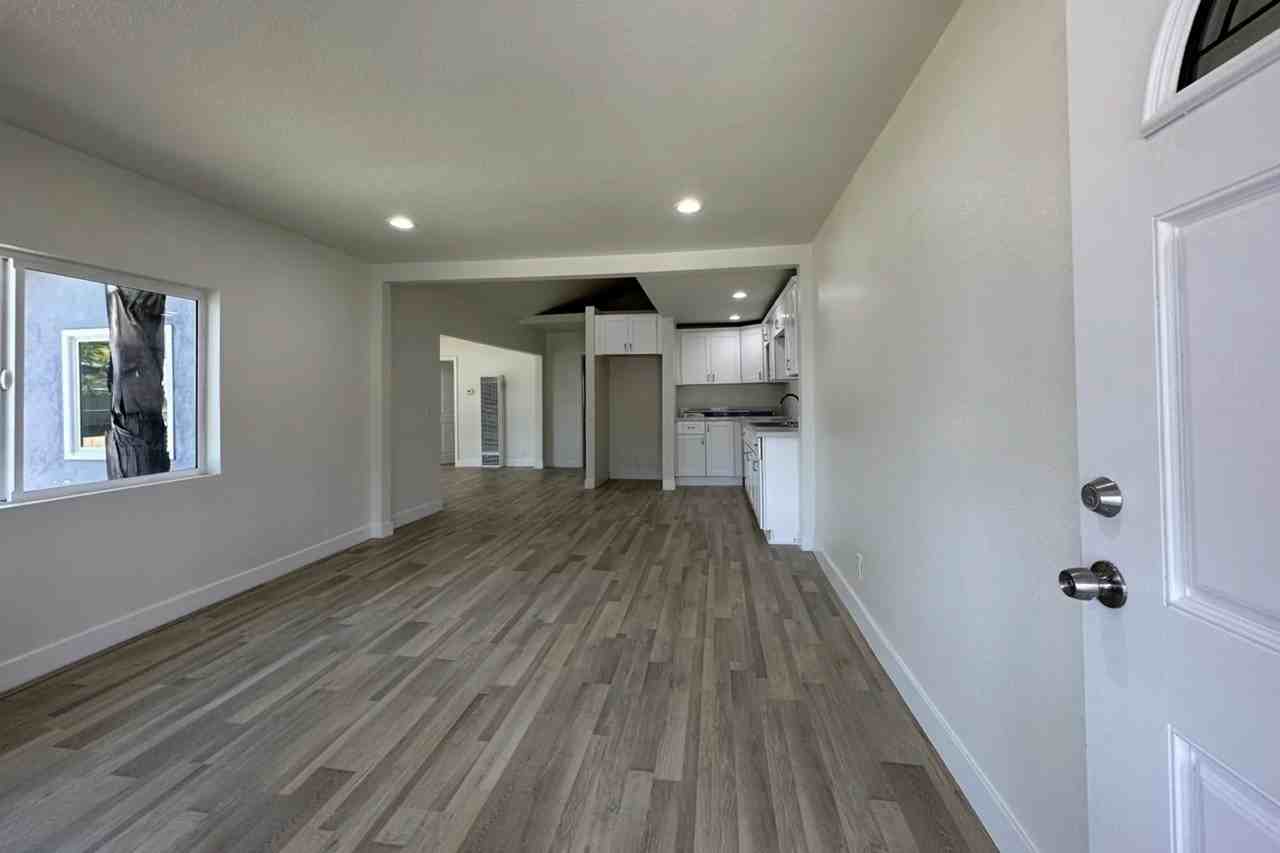 139 N Palm Ave - Photo 3 of 27