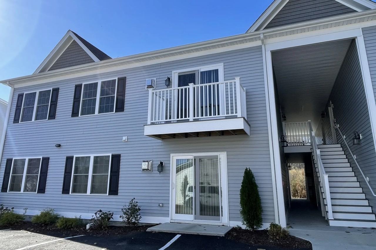 13 Gray Coach Ln - Photo 2 of 9