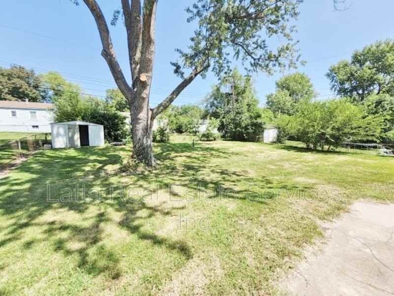 107 N Peck Dr - Photo 3 of 13