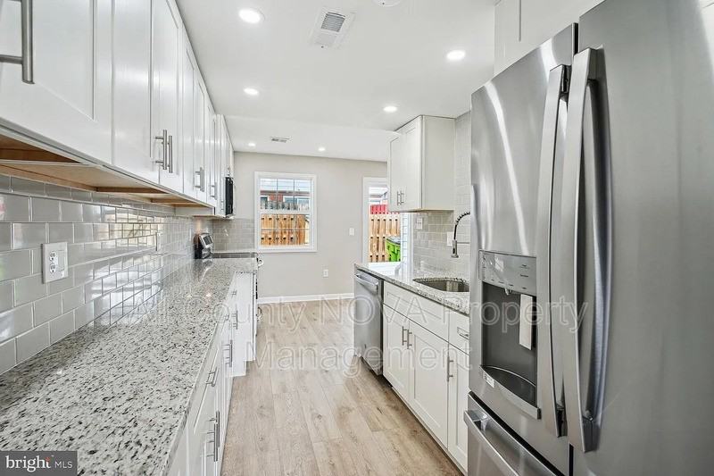 1814 Fort Pulaski Ct - Photo 2 of 13