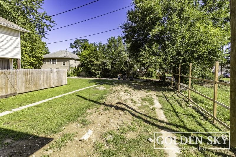 3712 E Market St - Photo 3 of 28