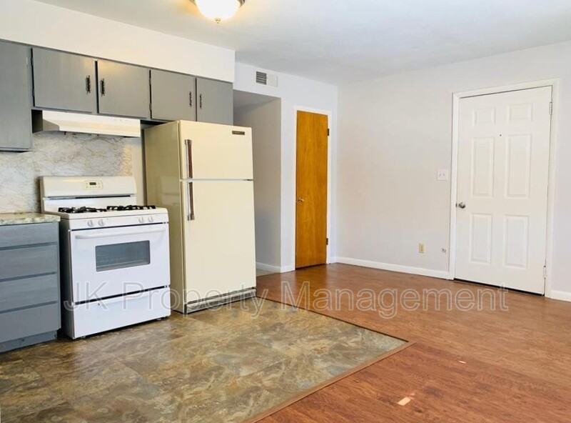 2027 Smelter Ave Ne #02 - Photo 4 of 17