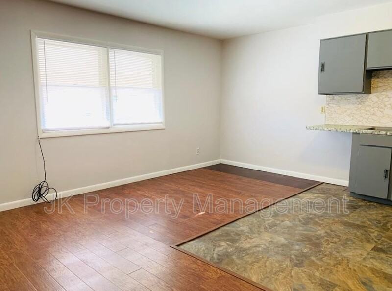 2027 Smelter Ave Ne #02 - Photo 5 of 17