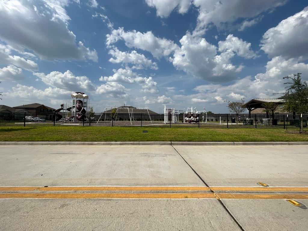 24219 Becker Hollow Ln - Photo 2 of 33