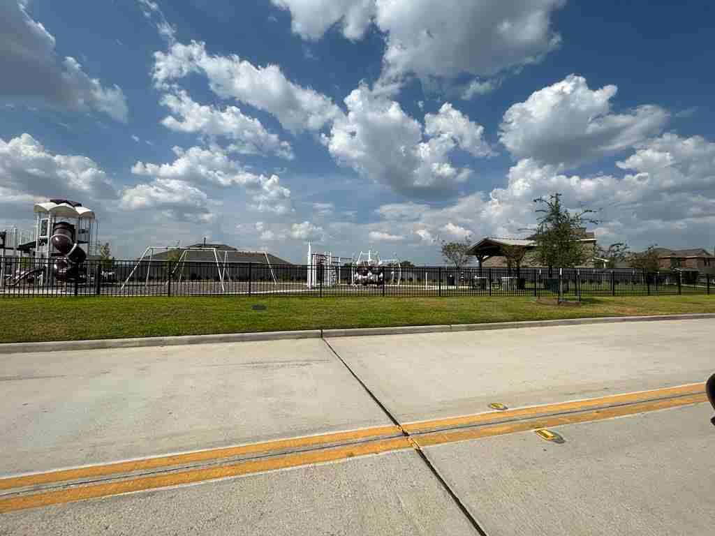 24219 Becker Hollow Ln - Photo 3 of 33