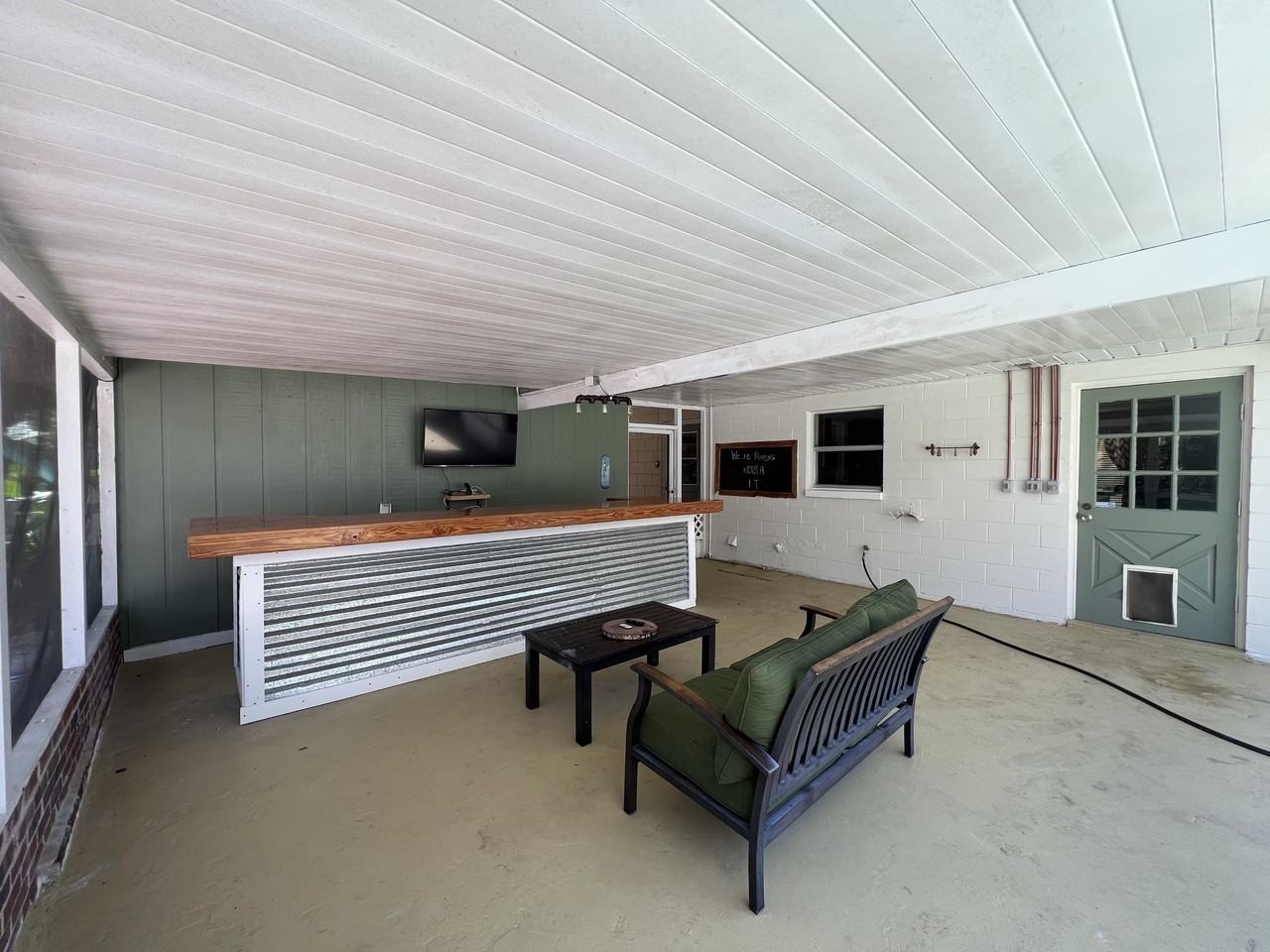 630 Queens Circle - Photo 3 of 32