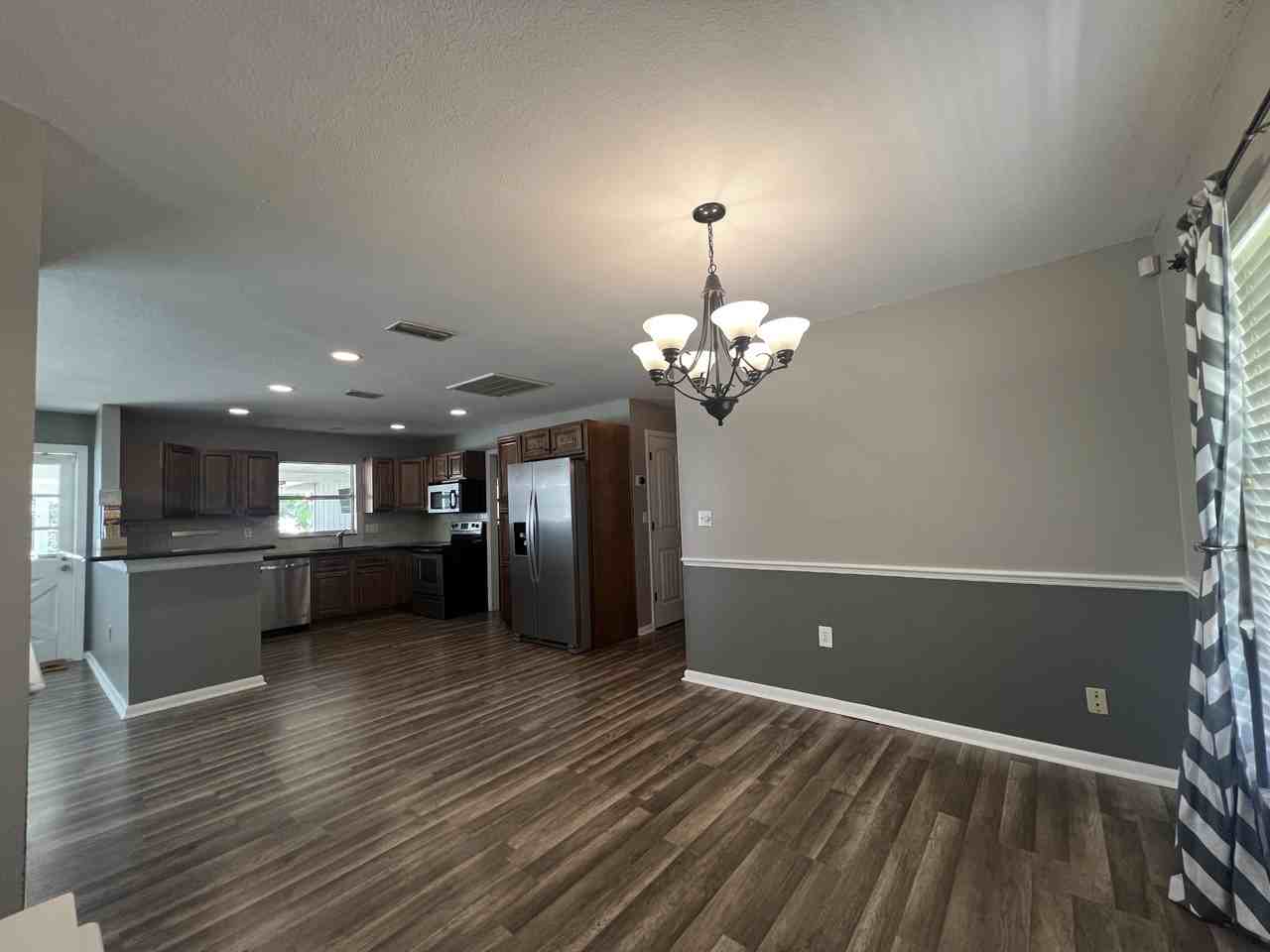 630 Queens Circle - Photo 4 of 32