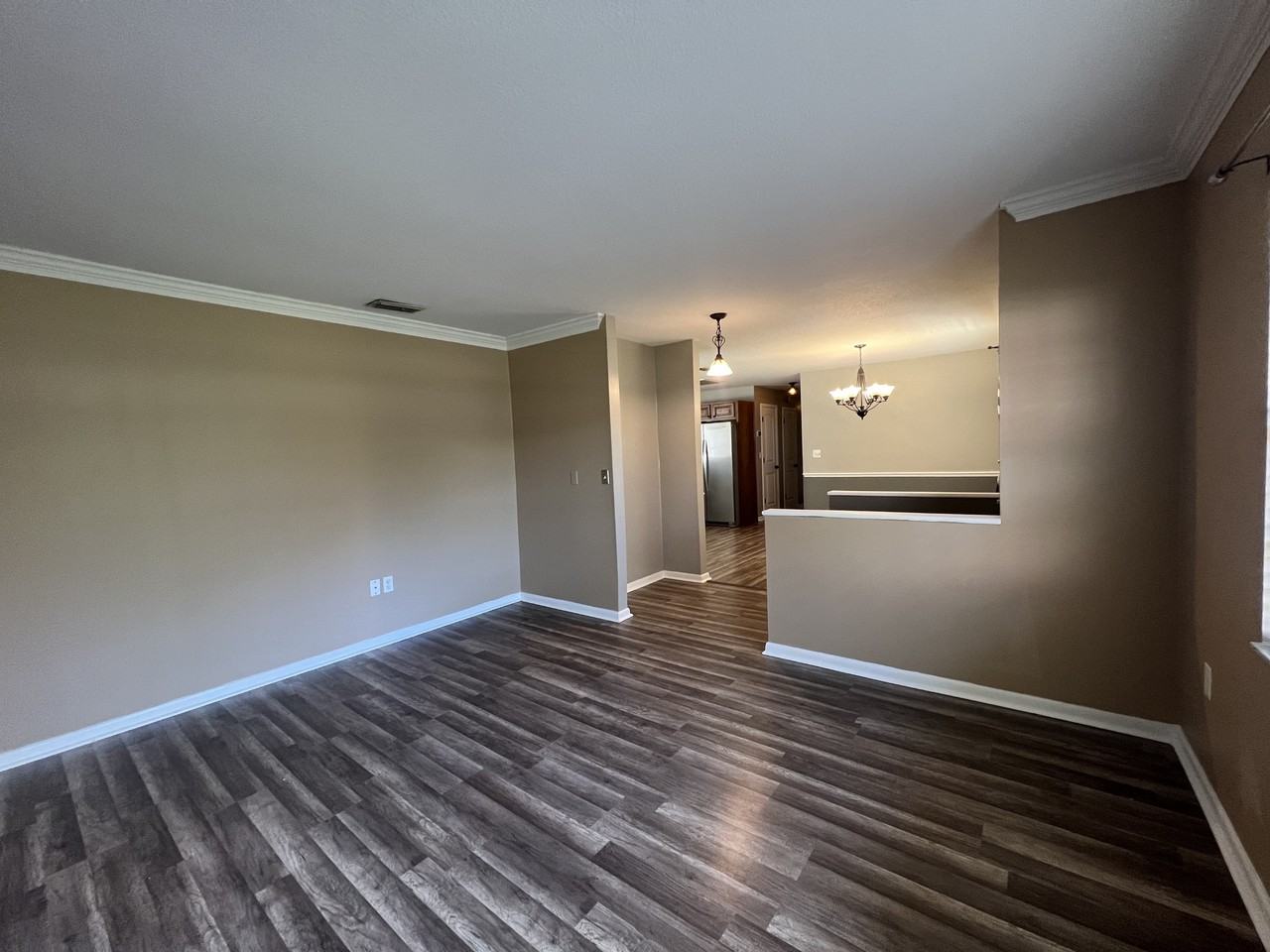 630 Queens Circle - Photo 6 of 32