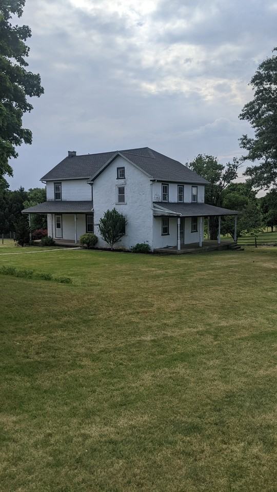 1049 Reading Rd - Photo 2 of 21