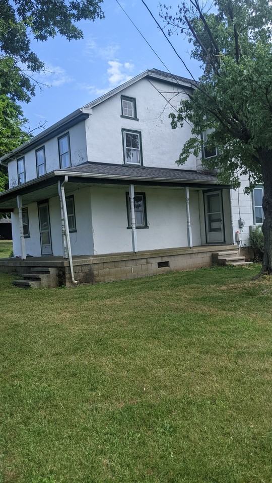 1049 Reading Rd - Photo 3 of 21