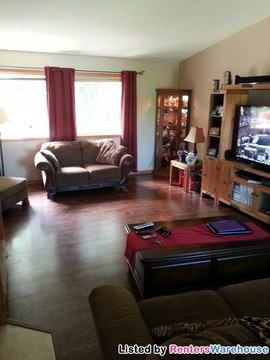 4660 Pondview Dr - Photo 2 of 15