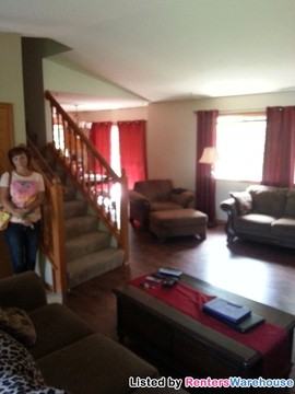 4660 Pondview Dr - Photo 3 of 15