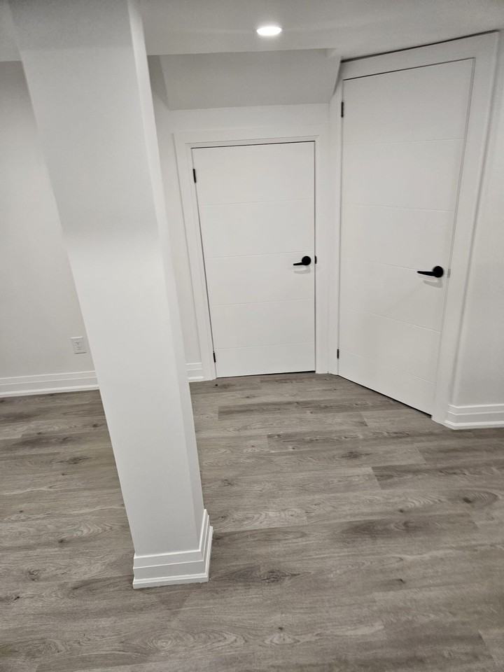 5896 Tayside Crescent - Photo 3 of 18