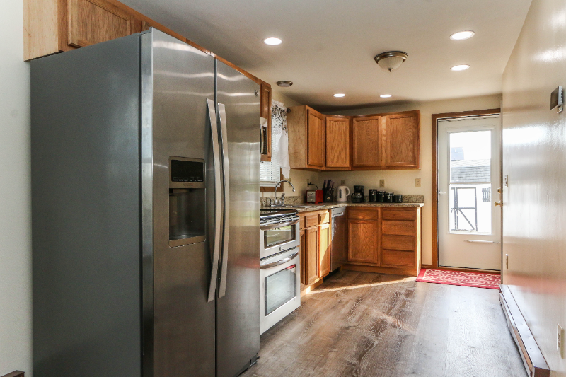 63 Van Ness St - Photo 3 of 20