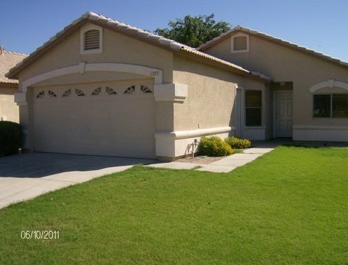 1377 W Page Ave - Photo 2 of 8
