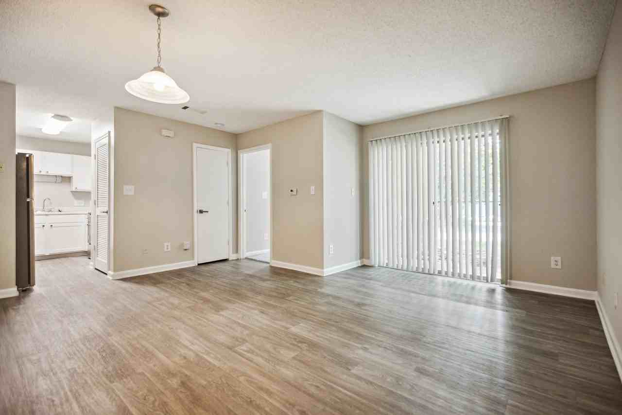 Laurens Way - Photo 5 of 28