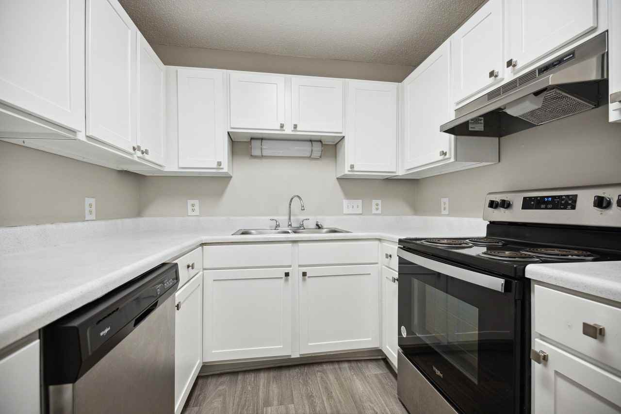 Laurens Way - Photo 4 of 28