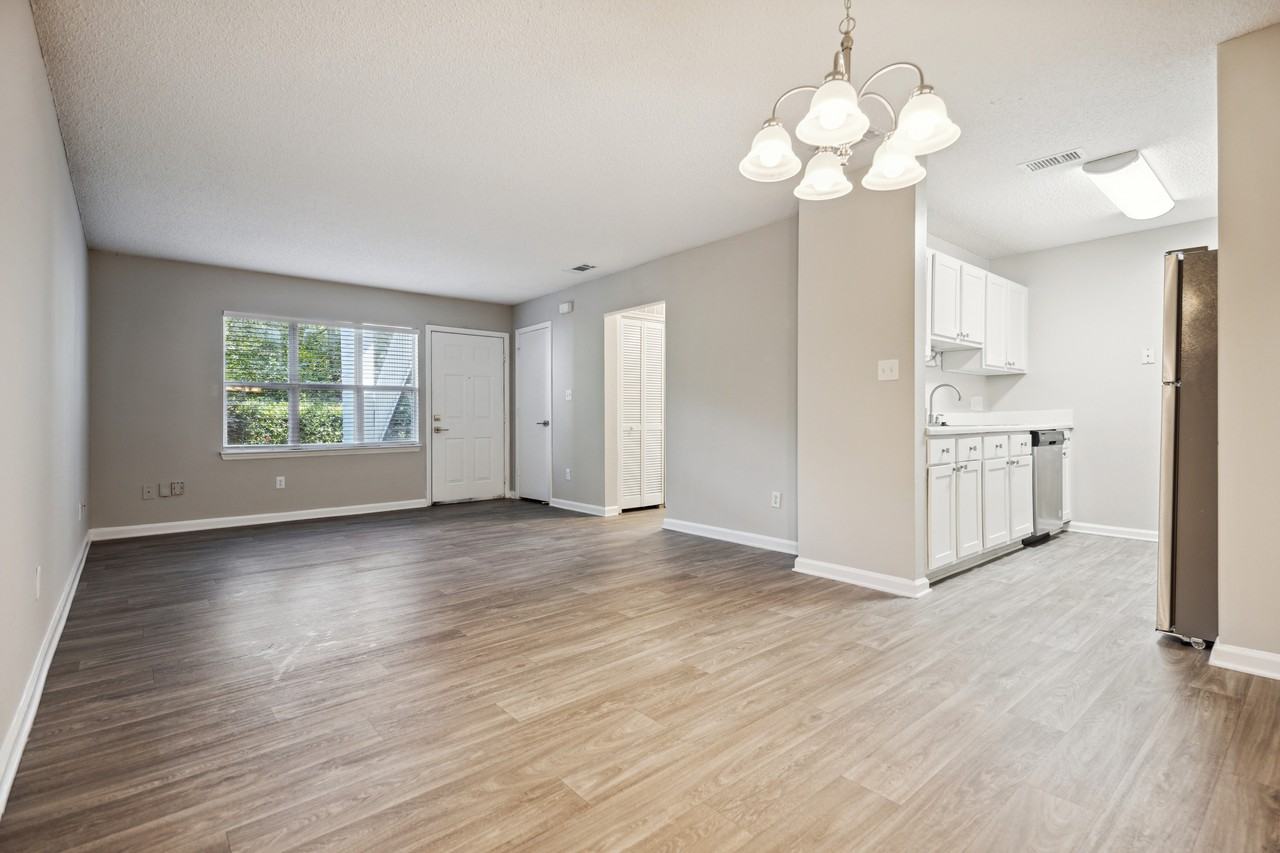 Laurens Way - Photo 2 of 28