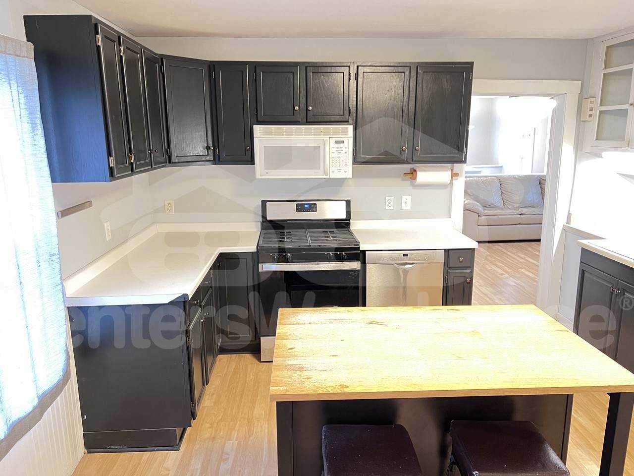 1218 Jefferson St Ne #2 - Photo 3 of 10