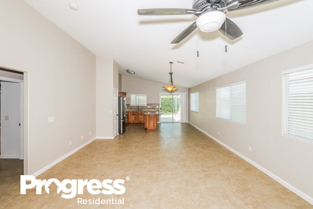 3028 W Rose Garden Ln - Photo 3 of 16