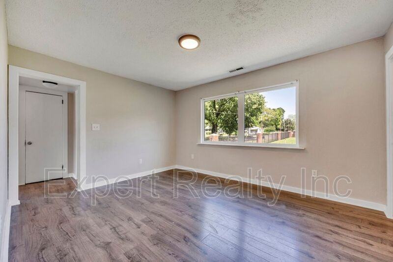 1061 57th St W #1 - Photo 5 of 29