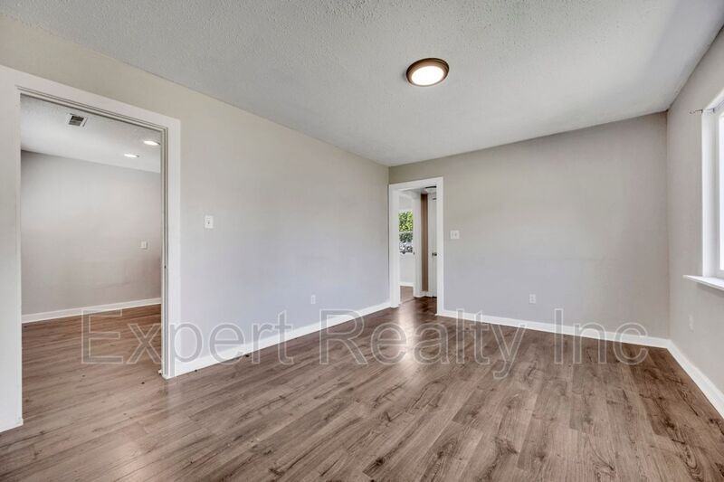 1061 57th St W #1 - Photo 6 of 29