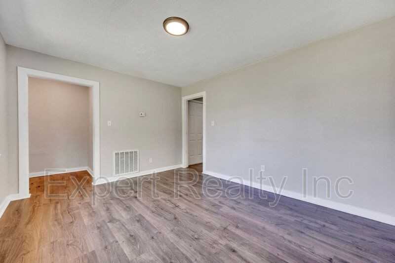 1061 57th St W #1 - Photo 7 of 29