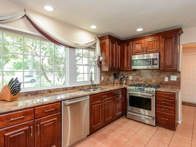 25 Lynwood Dr - Photo 2 of 12