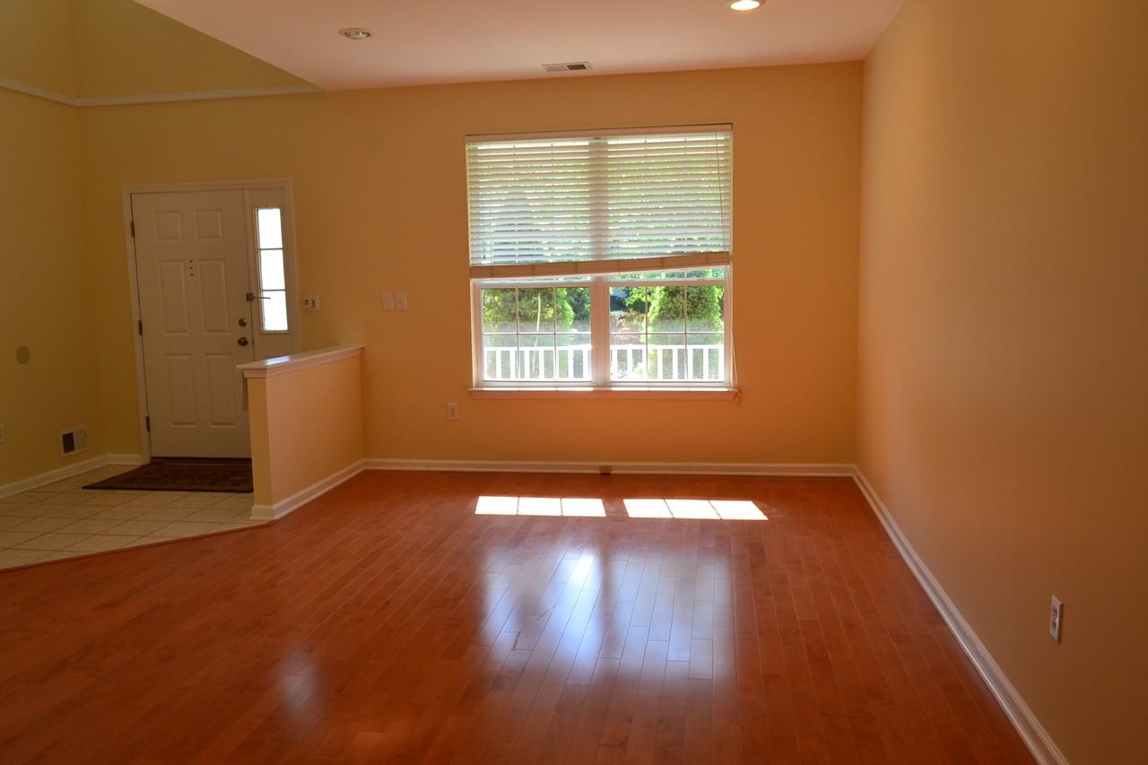 208 Woodcliff Blvd - Photo 2 of 29