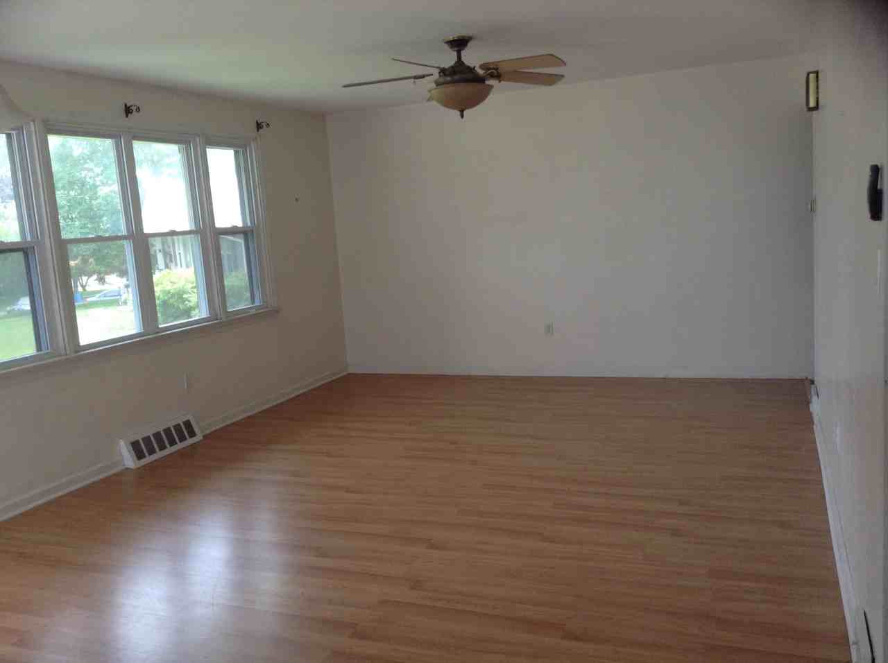 127 W Ct - Photo 2 of 8