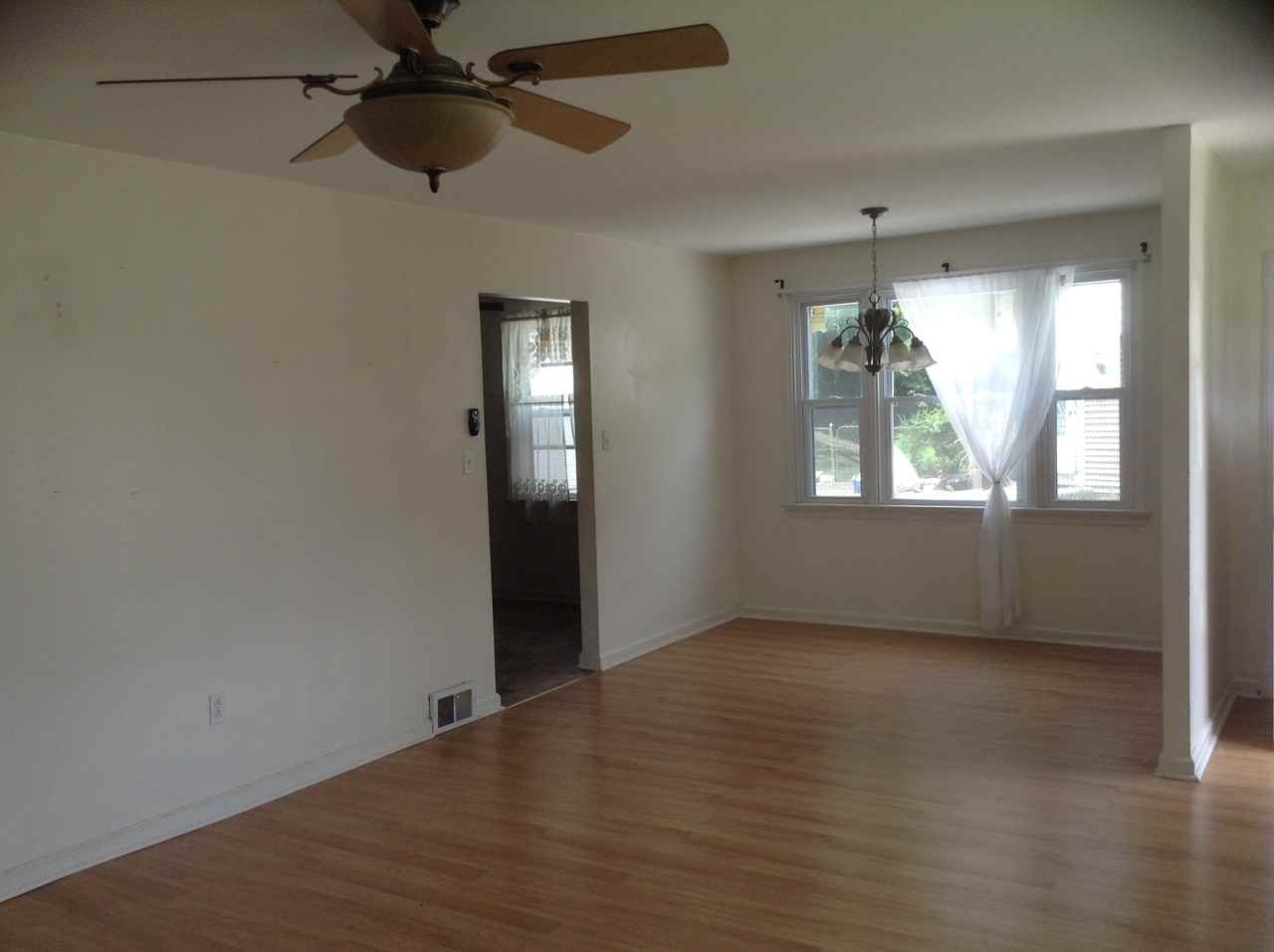 127 W Ct - Photo 3 of 8